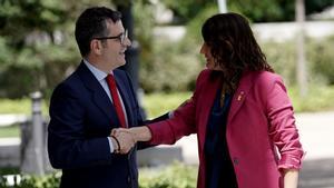 El ministro de la Presidencia, Relaciones con las Cortes y Memoria Democrática, Félix Bolaños, recibe a la ’consellera’ de Presidència de la Generalitat, Laura Vilagrà, en la Moncloa, este 22 de junio de 2022. 