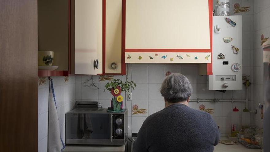 Unas 10.000 mujeres mayores de 65 años viven solas, el 20% en el Centro