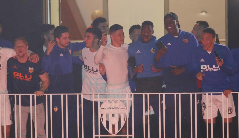 Euforia en el balcón de Mestalla