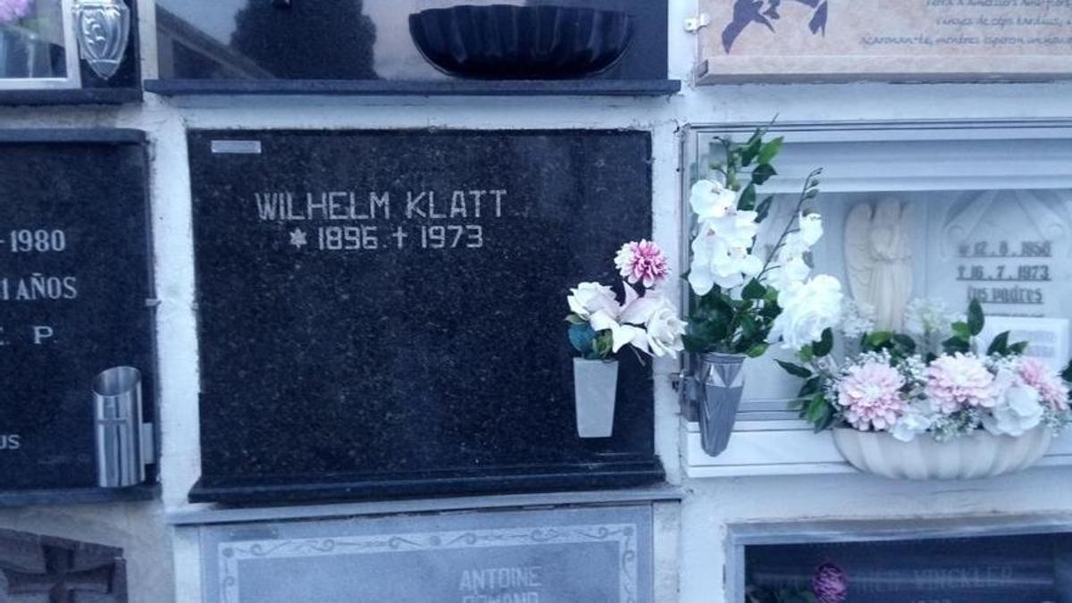 La lápida del residente alemán que yacía en el nicho que se vació para enterrar a otra persona