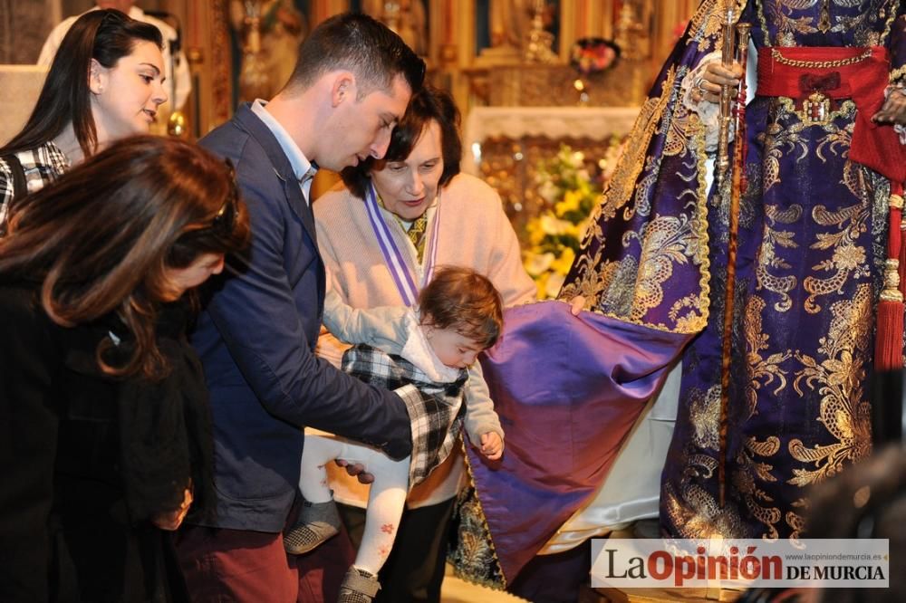 Bajo el manto de la Virgen