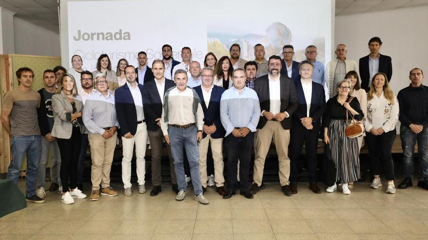 La Diputación de Alicante impulsa una mesa permanente de trabajo para abordar el cicloturismo en la Costa Blanca