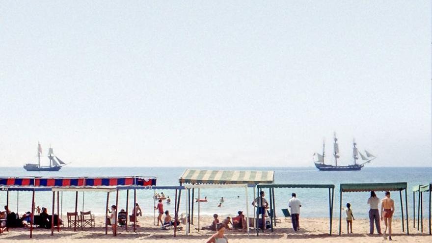 Benidorm rellena los huecos de su historia a través de los ojos de los turistas