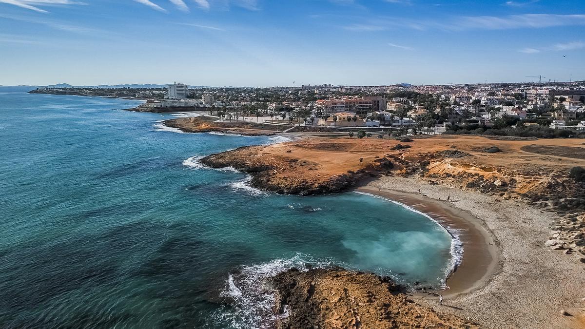 Orihuela es la que más Banderas Azules tiene en 2026 de todo Alicante.