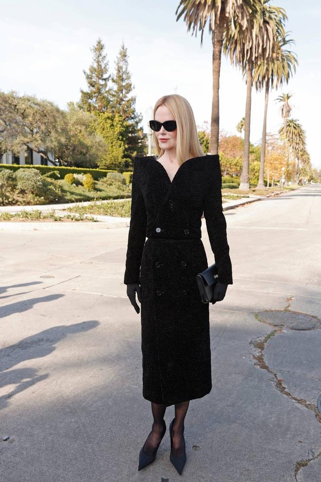 Nicole Kidman con vestido negro en el desfile de Balenciaga