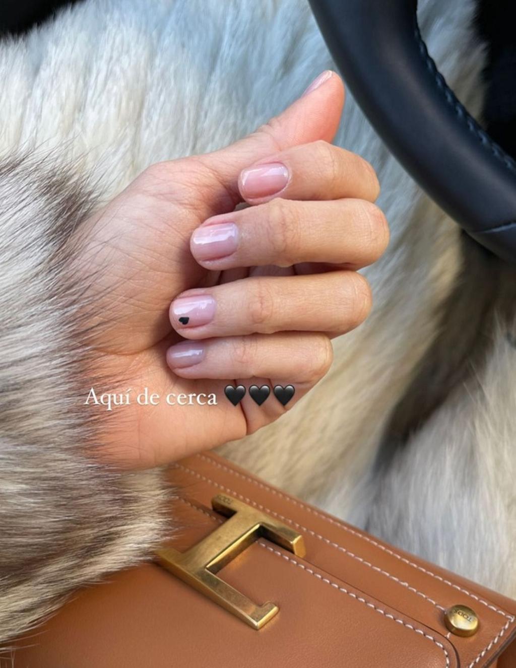 La manicura minimalista y perfecta para el invierno de Grace Villarreal.