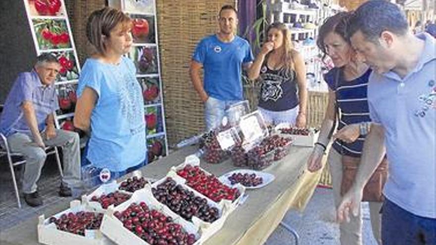 La Salzadella promueve su cereza con arte y tradición