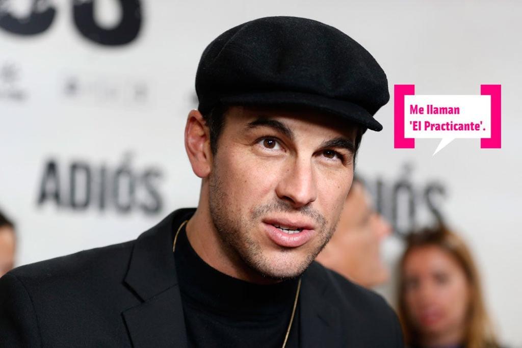 Mario Casas con su supergorra