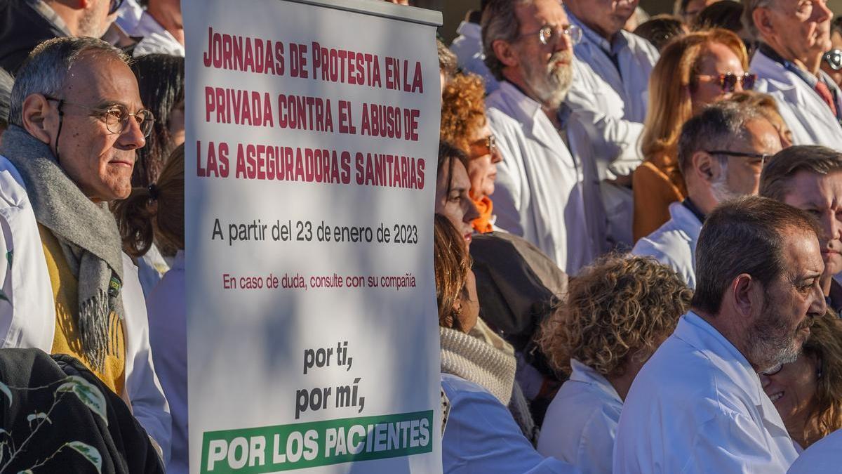 Médicos de la sanidad pública en Andalucía en una protesta.