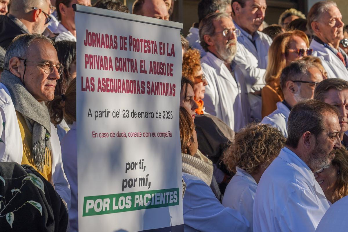 Un 35% de descompte si el metge privat et visita en la pública: entren en vigor les tarifes de la sanitat andalusa