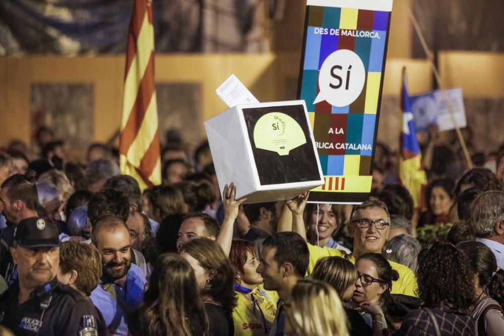 Cientos de personas salen a la calle en Mallorca