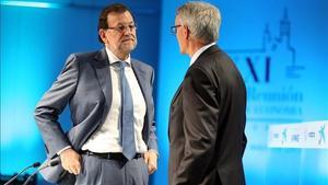Mariano Rajoy y el presidente del Cercle d’Economia, Antón Costas, en mayo del año pasado en Sitges.