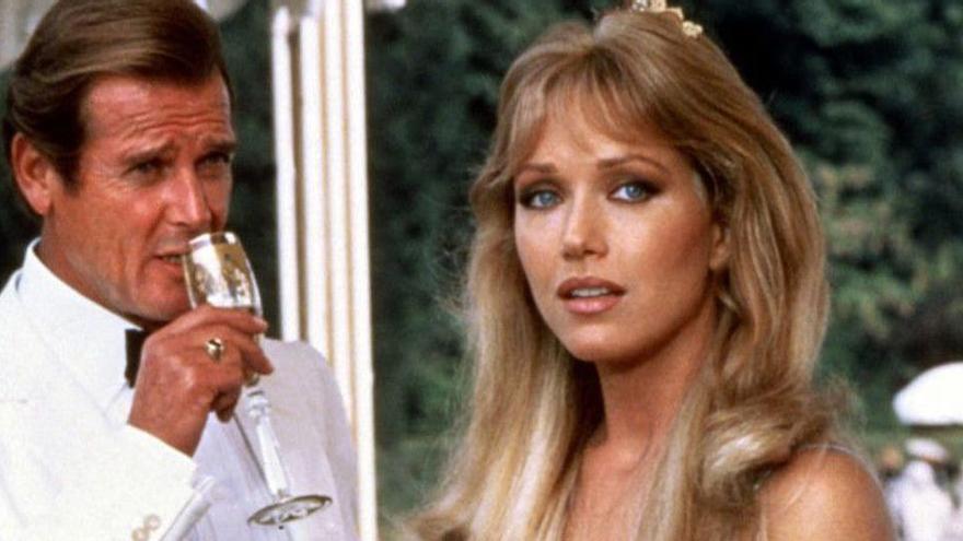 Tanya Roberts, al costat de Roger Moore en una escena de «Panorama para matar»