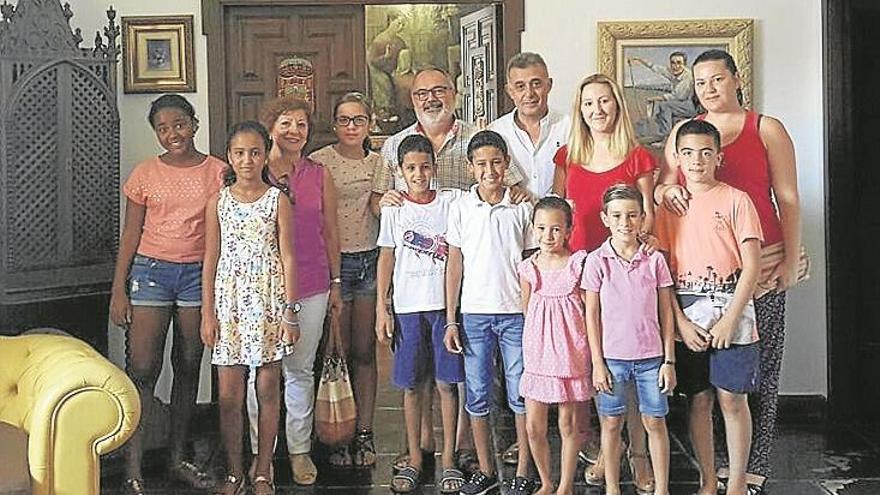 Recepción en Villa del Río a los niños saharauis que retornan por vacaciones