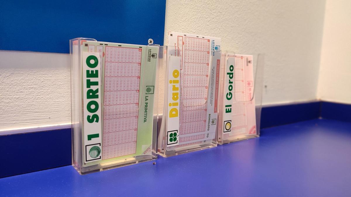 Foto de archivo de boletos en un estanco.