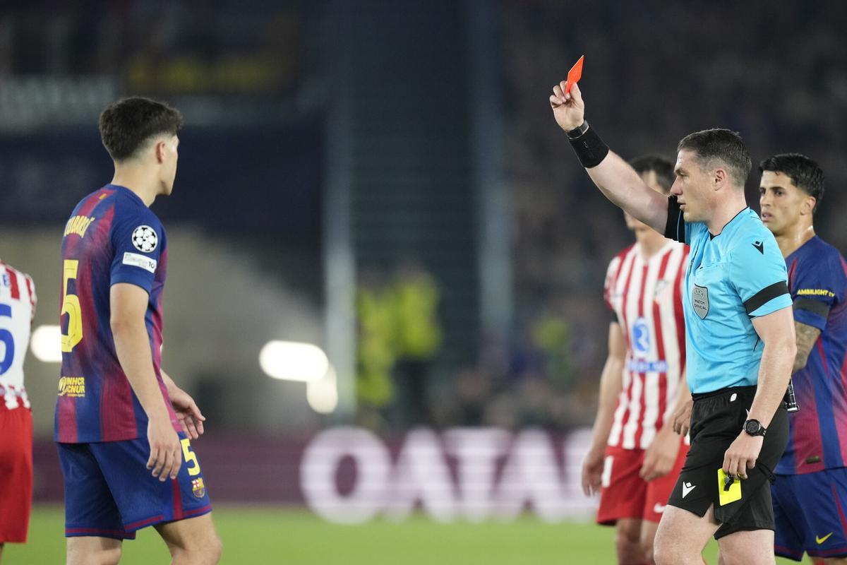Kovacs expulsa a Pau Cubarsí en el partido contra el Atlético de Madrid