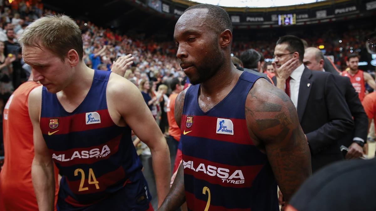 zentauroepp38639923 valencia 27 5 2017  depjugadores del Ba'ça Lassa tras la derrota contra el Valencia Basket