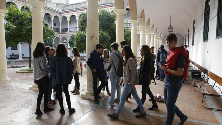 El PSOE critica la caída de las becas Erasmus para los estudiantes de la UCO