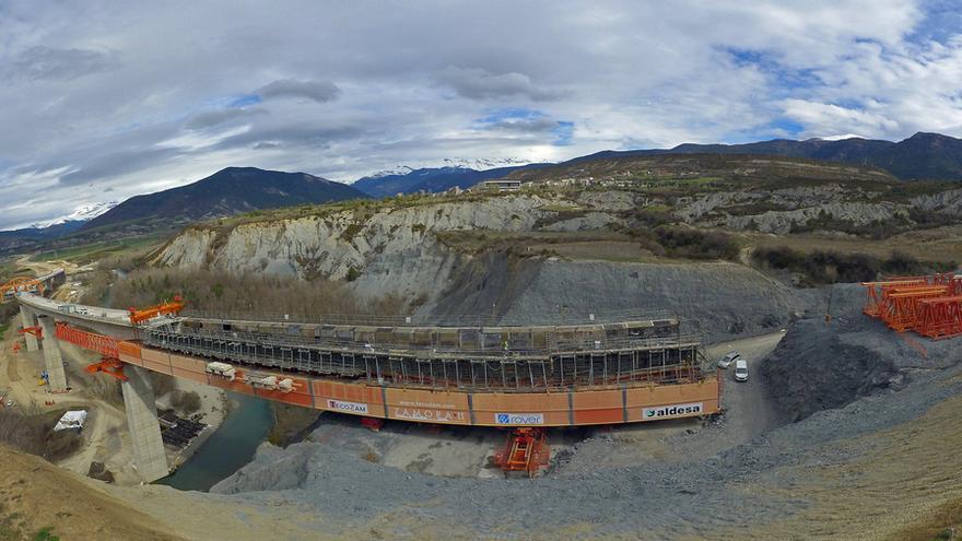 Video | Así es el espectacular viaducto que se está construyendo en Sabiñánigo: un hito singular en el mundo y único en España