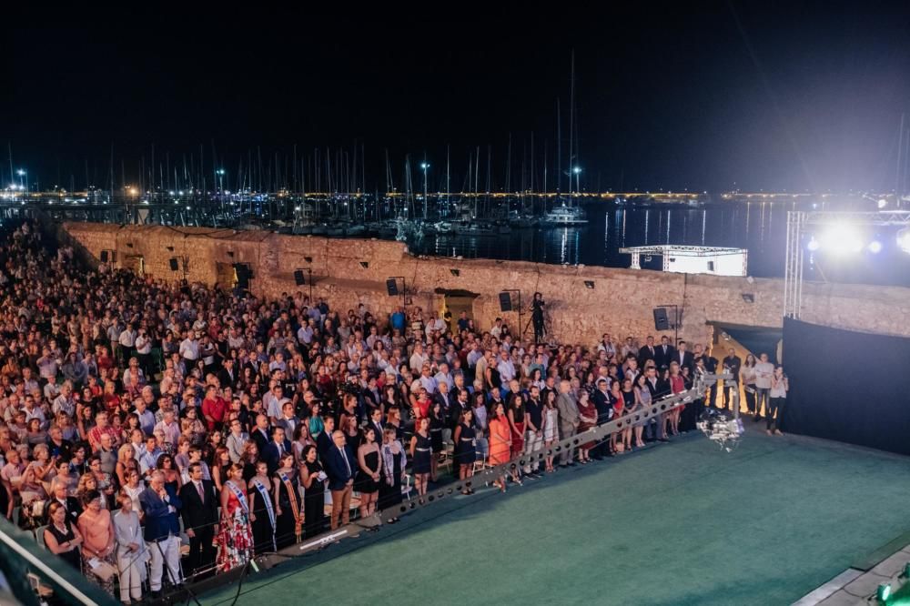 La participación de los coros locales protagonizó la gala de clausura del Certamen Internacional de Habaneras y Polifonía de Torrevieja