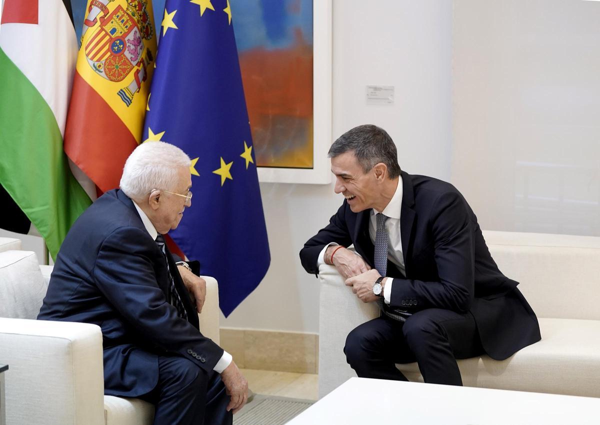 El presidente del Gobierno, Pedro Sánchez y el presidente de Palestina, Mahmoud Abbas, en Moncloa.