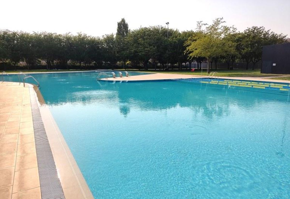 Vista de la piscina grande de Tàrrega Vista de la piscina grande de Tàrrega