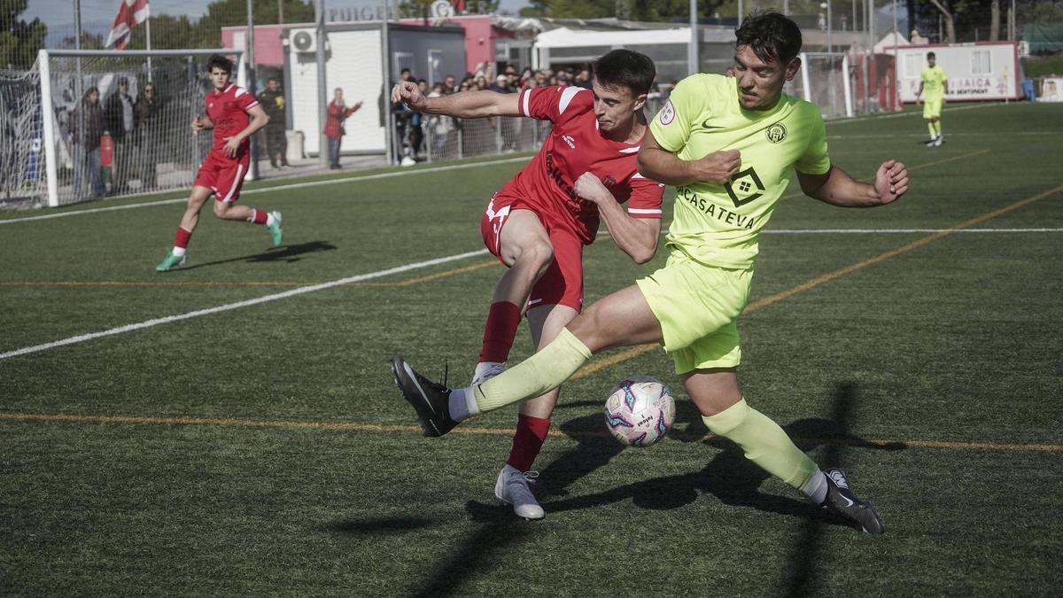 Disputa de la pilota entre dos jugadors