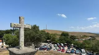 En directo: primeros cortes en carreteras y llenos de aparcamientos en el centro y temor a las nubes en la costa