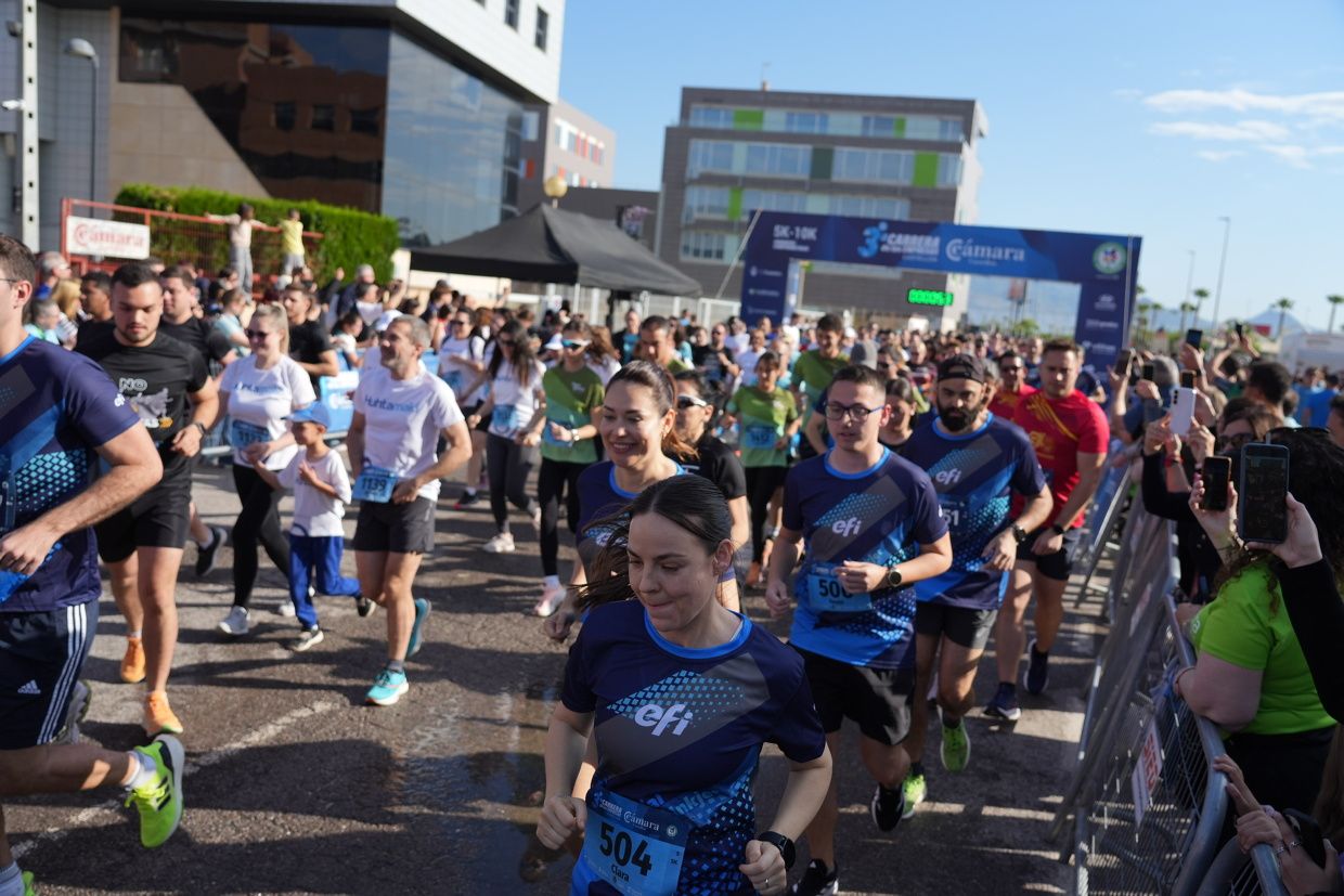 Búscate en las fotos de la Carrera de las Empresas en Castellón