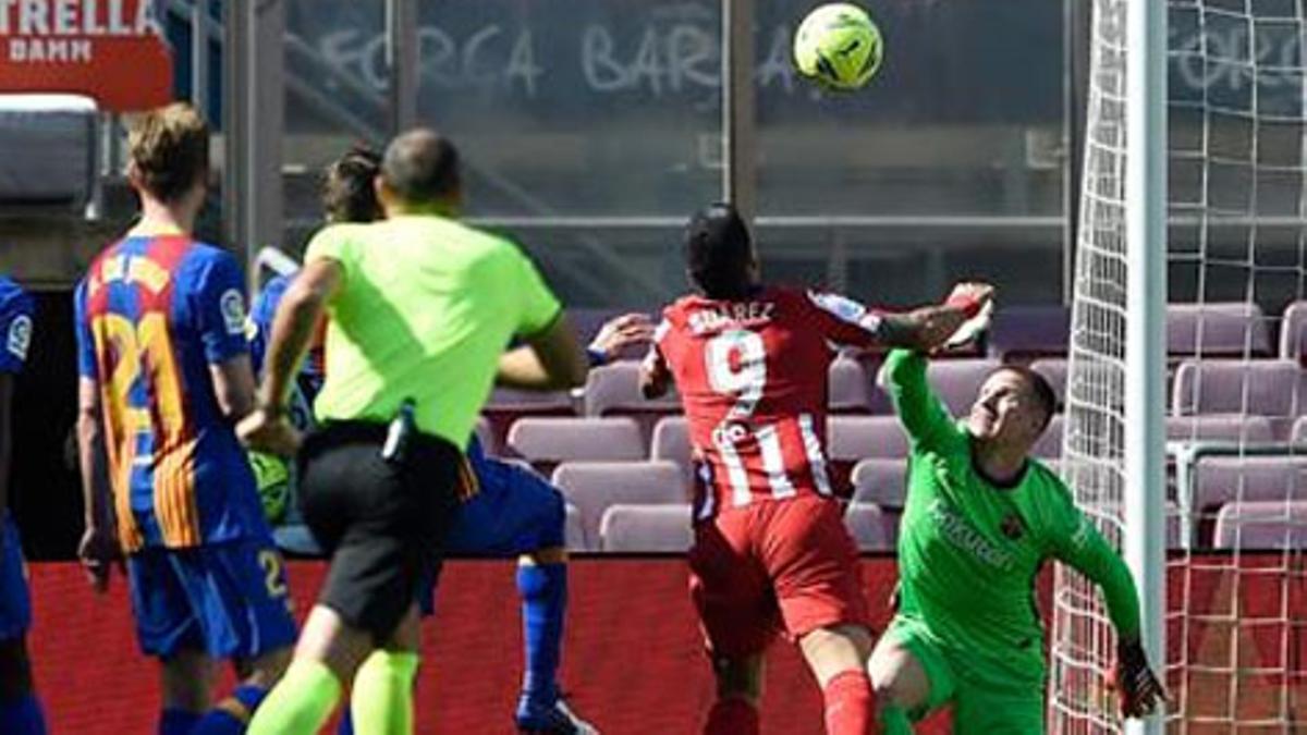 Ter Stegen evitó un gol ante Luis Suárez