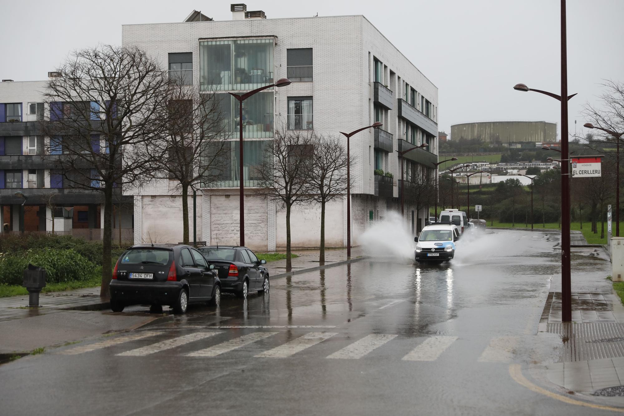 En imágenes: La segunda jornada del temporal azota Gijón