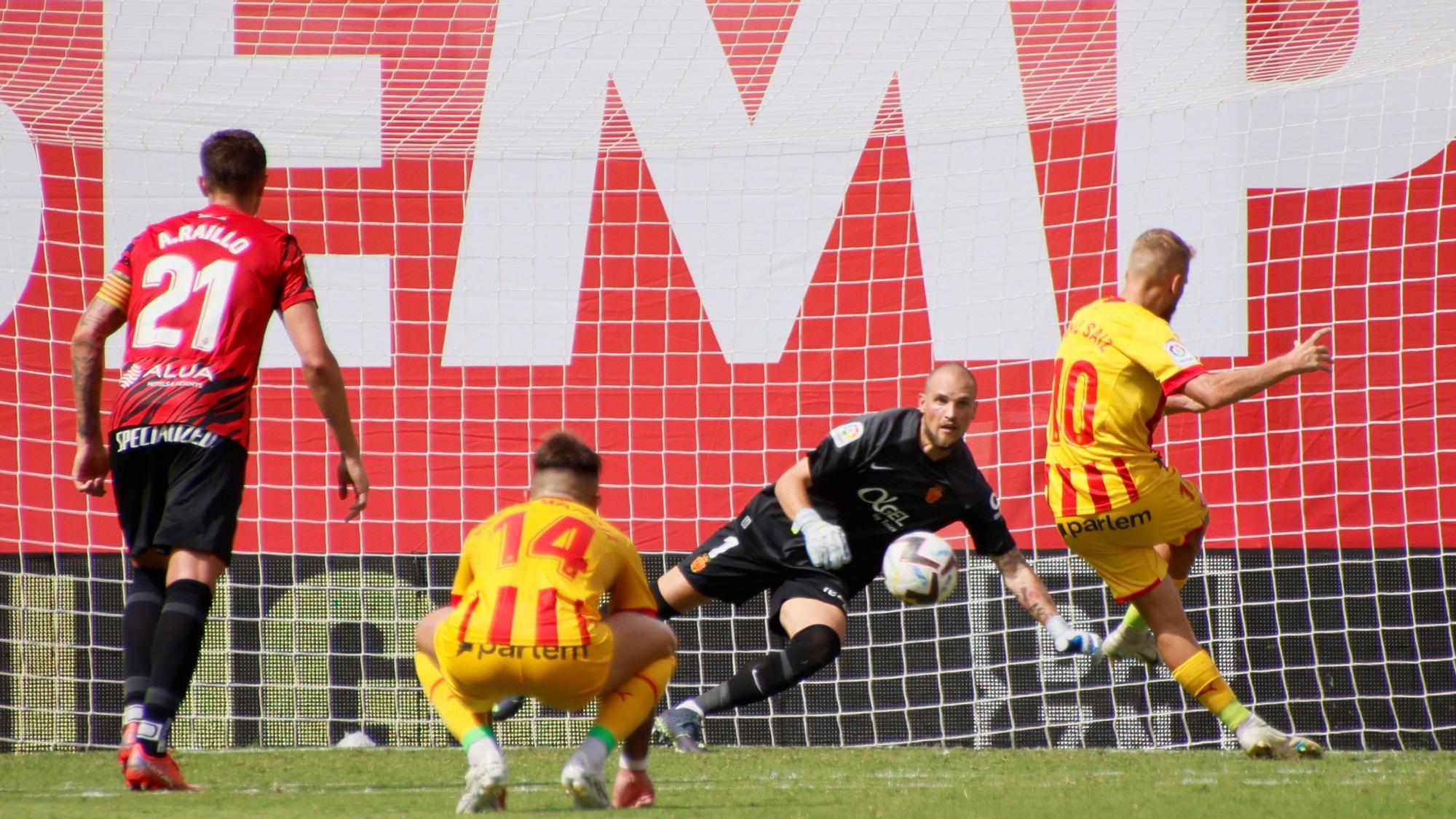 Samu Saiz marca de penalti el 1-1 en el tiempo añadido y da el empate al Girona.