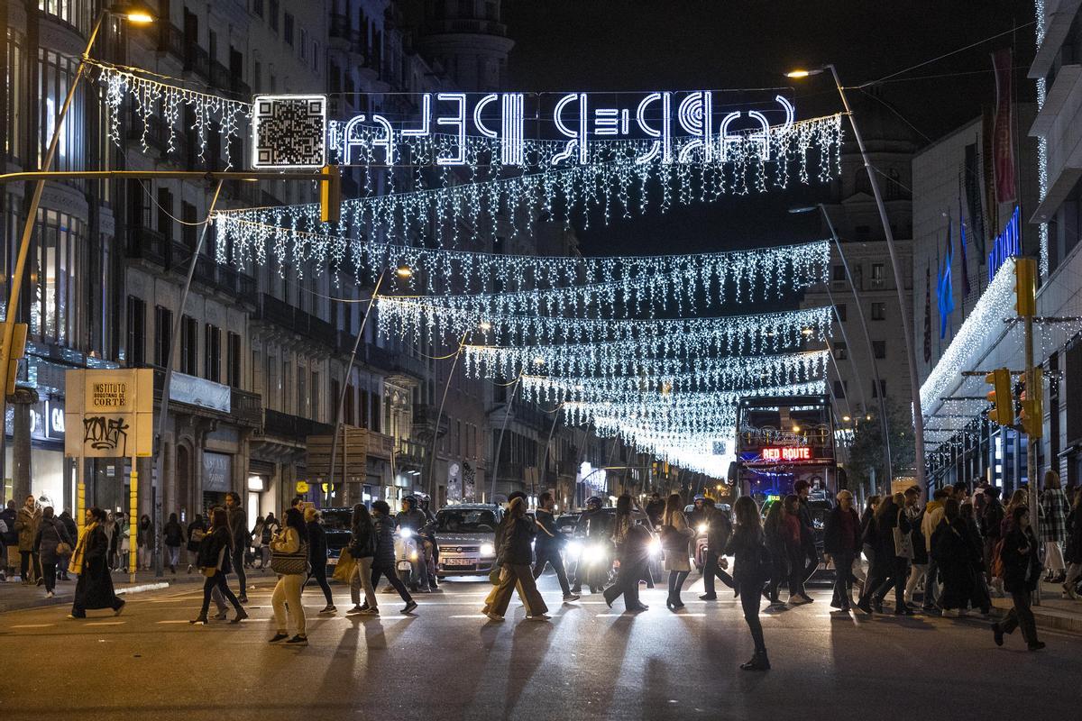 Encendido de las luces de navidad en el Carrer Pelai