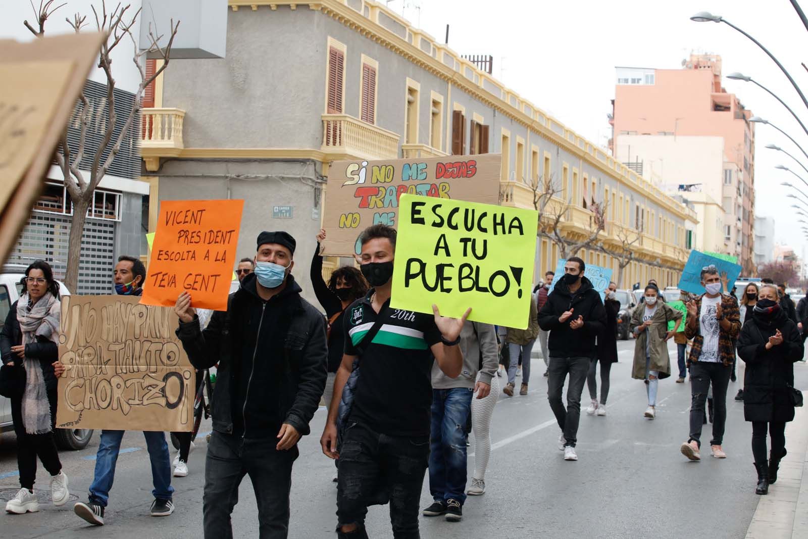 Protesta en Ibiza: "No me podéis cerrar el local y cobrarme el cien por cien de los impuestos"