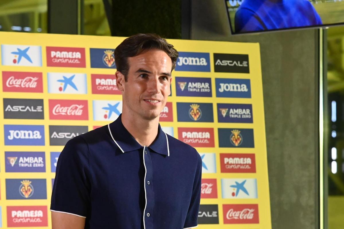 Iñigo Pérez, durante su presentación como nuevo entrenador del Villarreal.