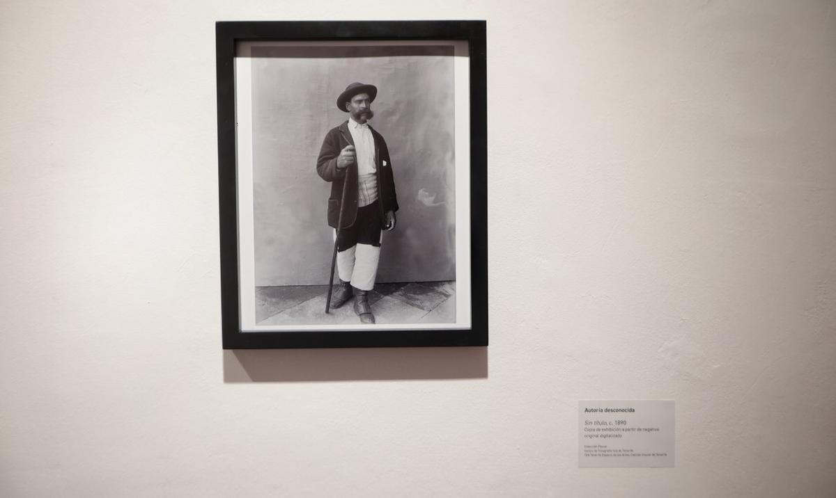 Una de las fotografías más antiguas expuestas en la muestra, de autoría desconocida.  | MARÍA PISACA