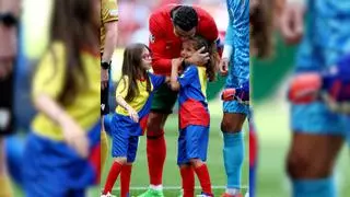 La conmovedora reacción de una niña tras tocar a Cristiano Ronaldo que se ha viralizado en redes