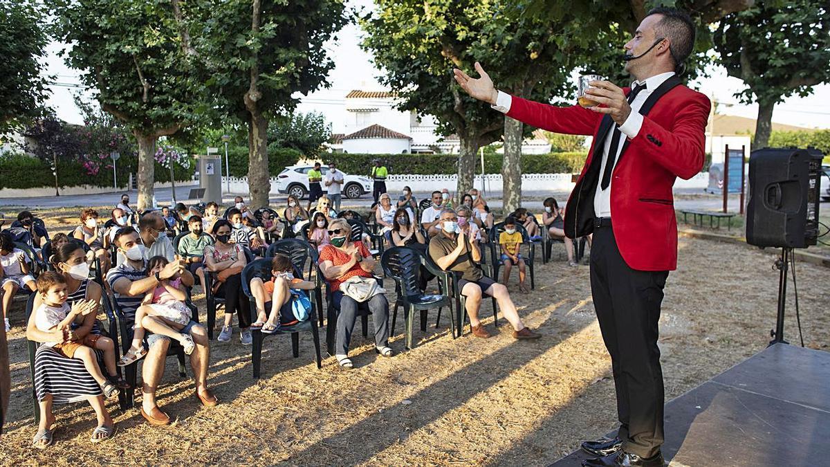 Un dels espectacles programats en un entorn obert de Sant Pere Pescador