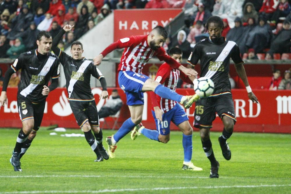 El partido entre el Sporting y el Rayo, en imágenes