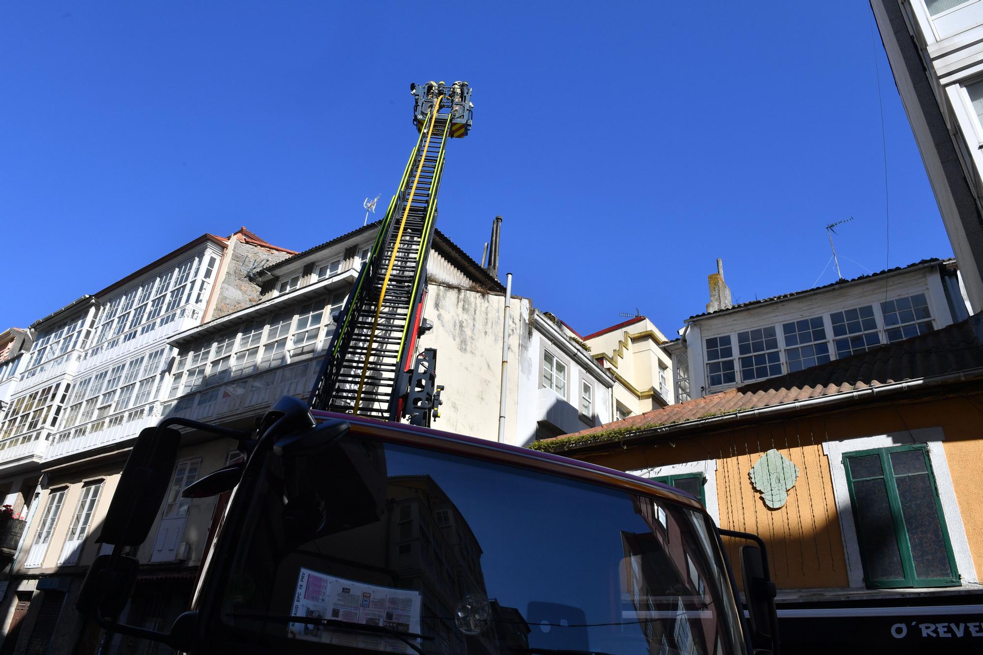 Los Bomberos sofocan un incendio en la calle Cordonería