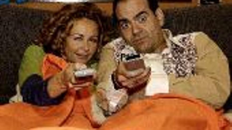 José Corbacho y Esther Arroyo se ríen de la tele en Antena 3