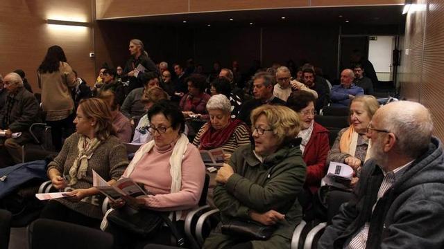 Asistentes, ayer, en La Baragaña, a la reunión de los presupuestos.