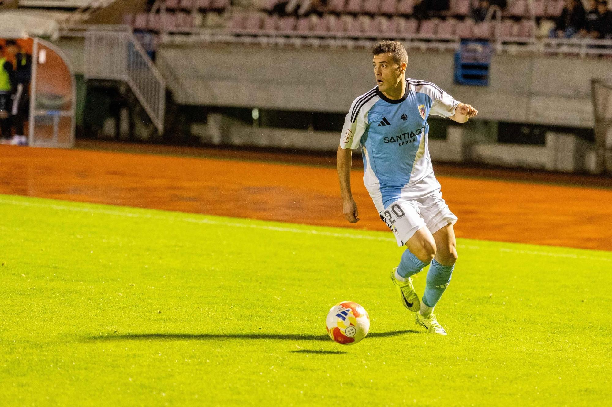 Agónico triunfo del Compostela ante el Noya