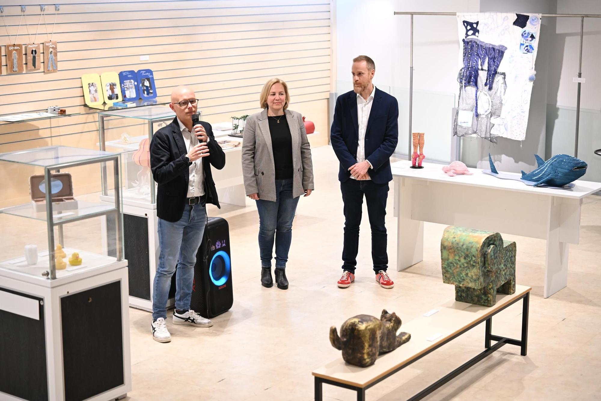 Adolescentes de Elche exponen su arte en El Corte Inglés