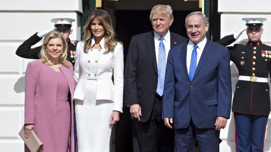 Trump y Netanyahu junto a sus esposas.
