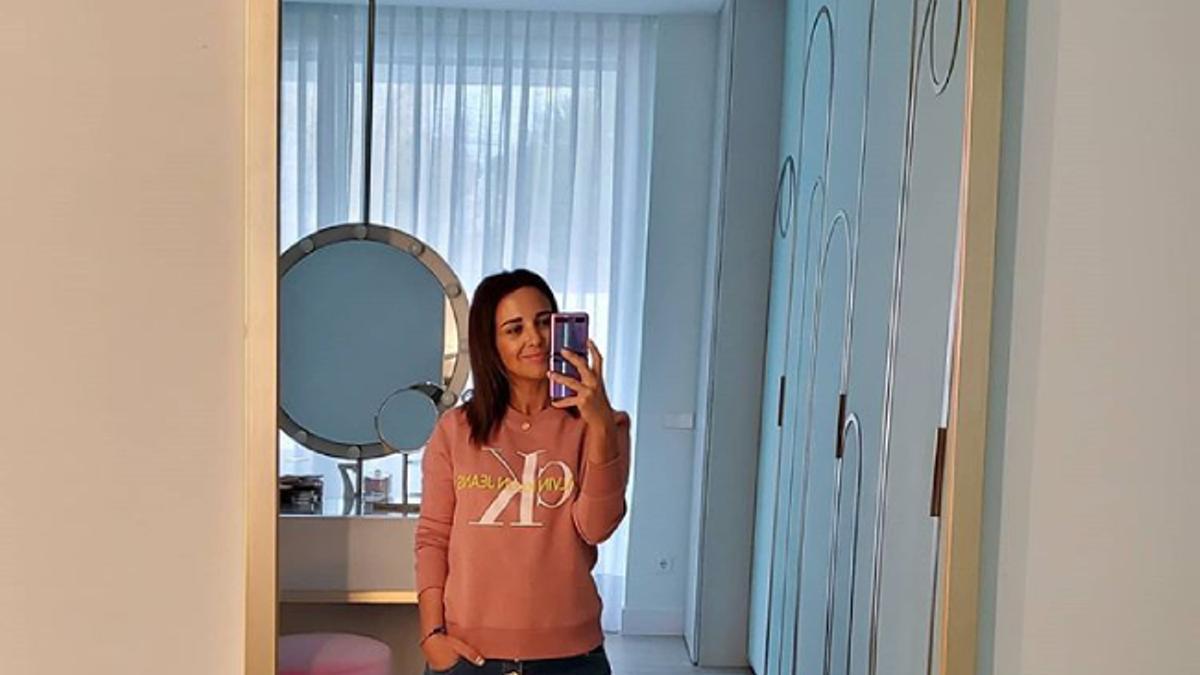 Paula tiene la sudadera para conseguir el perfecto look primaveral de estar por casa