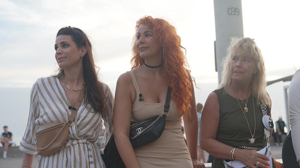 Will sich als Newcomerin am Ballermann beweisen: Chanelle Wyrsch, hier mit ihrer Schwester und ihrer Mutter.