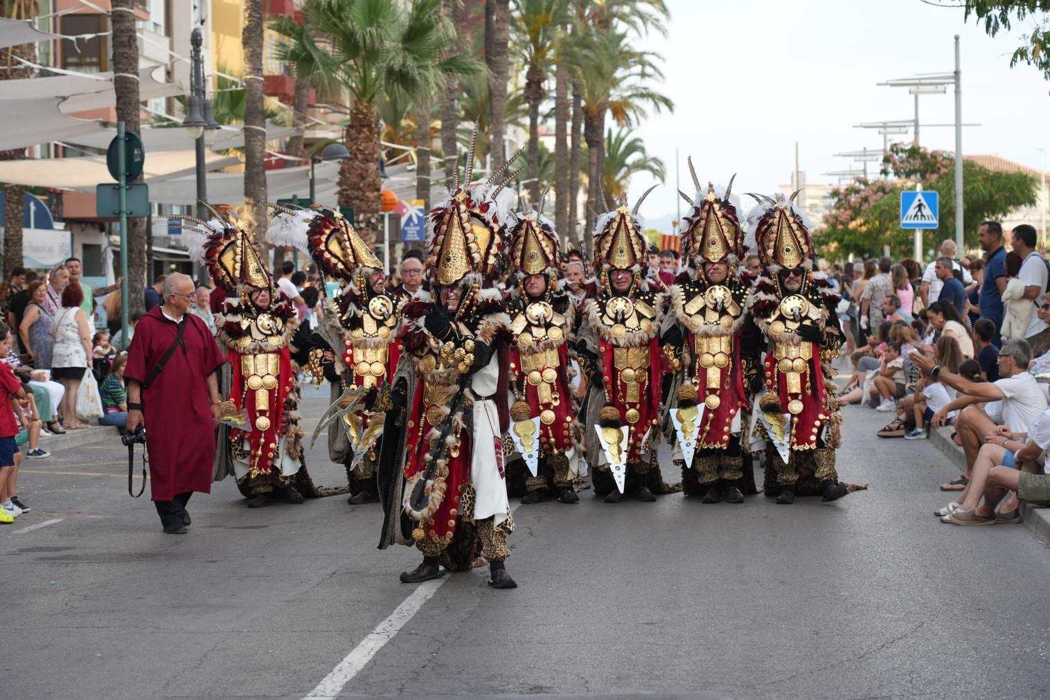 El Grau da inicio a las fiestas de Sant Pere con pólvora, bous y música