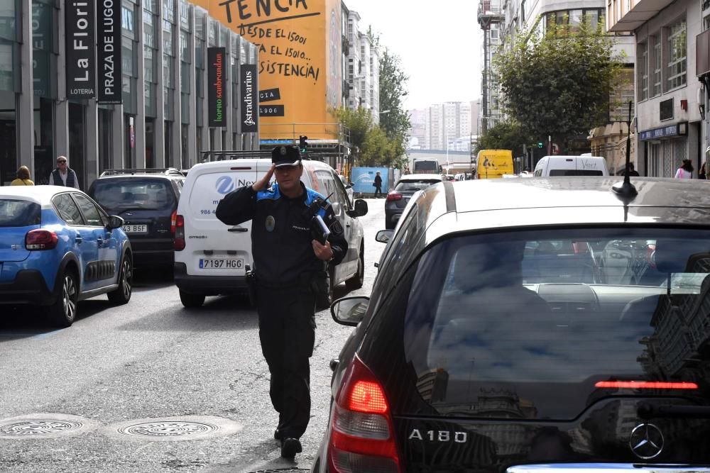 Policías locales informan a conductores y sancionan las infracciones más graves.