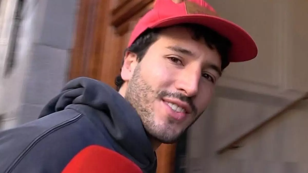 ¿Qué es la otoplastia? La cirugía que se hizo Sebastián Yatra para corregir las "orejas de soplillo"